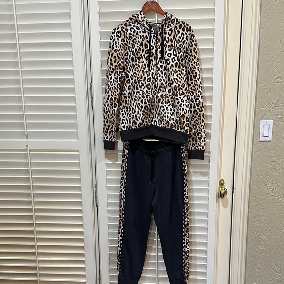PINK Victoria's Secret Leopard Print Hoodie & Sweatpants. Size L - Picture 1 of 6